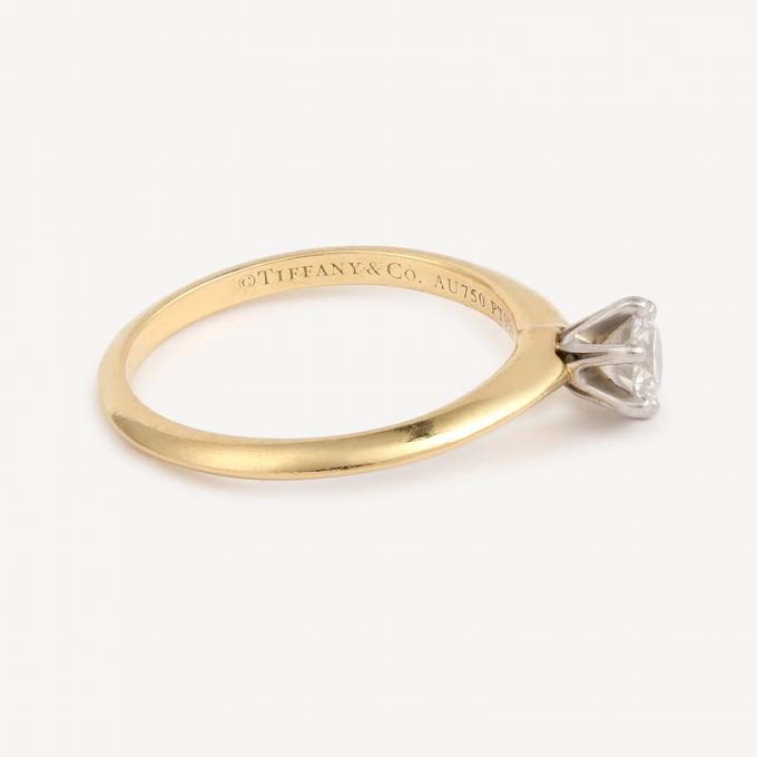 Solitaire Tiffany Setting par Tiffany & Co d'occasion authentifié - Bague de fiançailles de seconde main