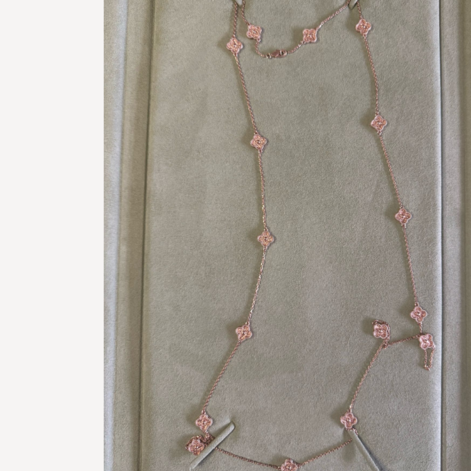 Sautoir Sweet Alhambra 16 Motifs Van Cleef & Arpels d'occasion : Bijou authentifié