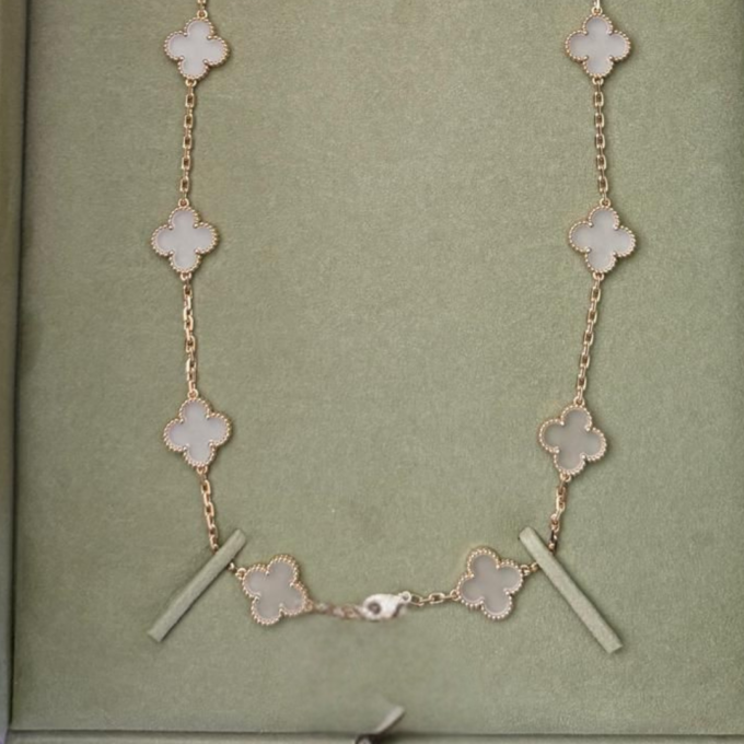 Sautoir Vintage Alhambra Cristal 20 Motifs Van Cleef & Arpels d'occasion : Bijou authentifié